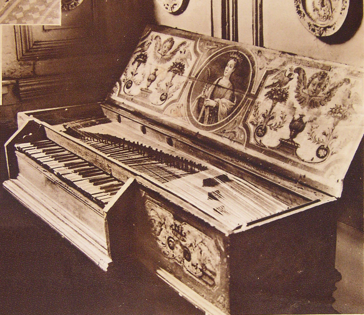 [italian clavichord formerly in the Benton Fletcher Collection]