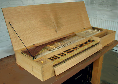 [Picture of Early Spanish fretted clavichord]